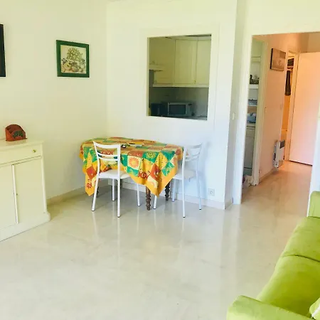 French Riviera Deluxe Near Airport *